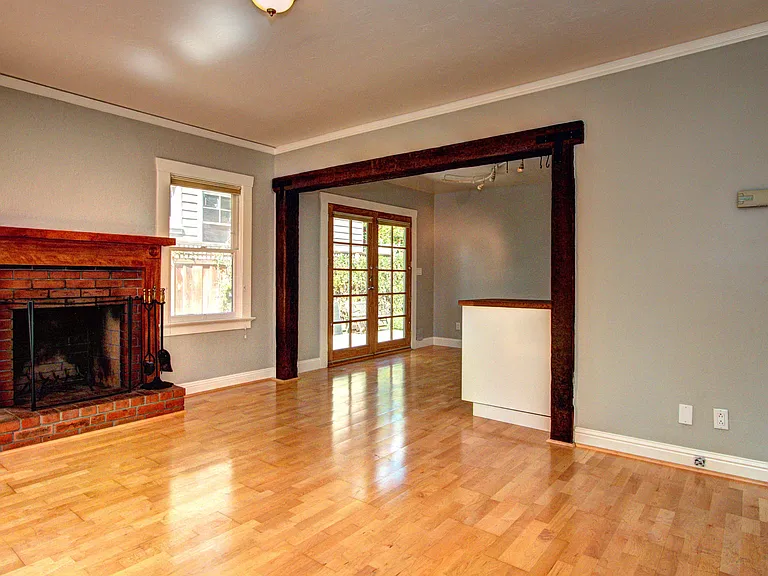 325 Middlefield Rd — Photo 4