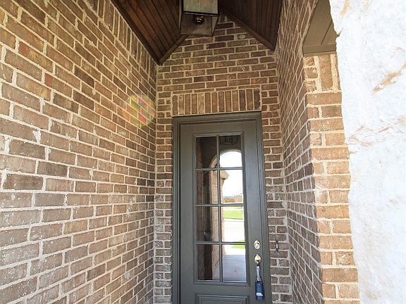 4th image of 616 N 2nd St