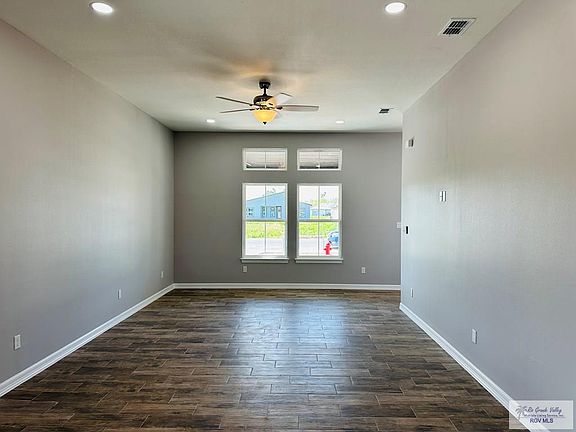 3rd image of 425 Marcelo St