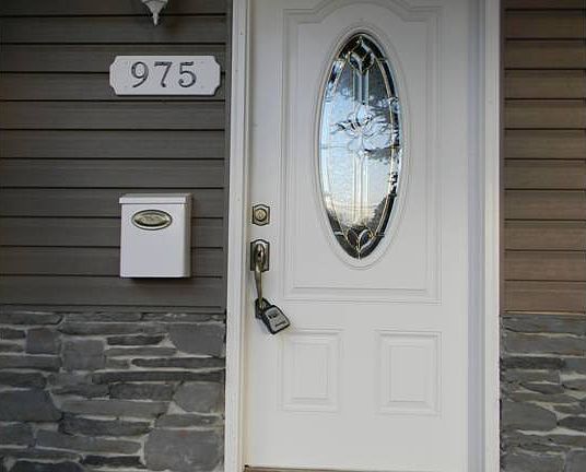 3rd image of 975 Spratt Ave