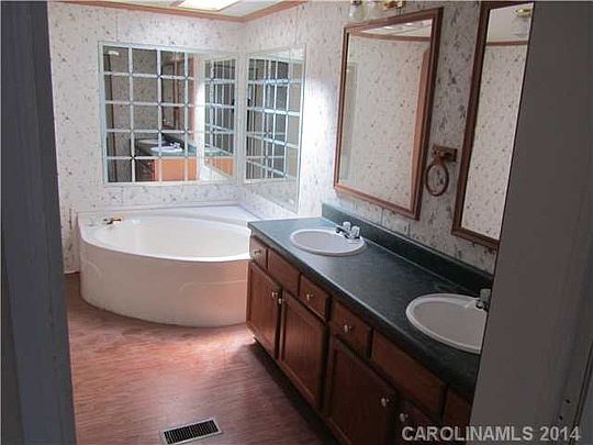 5th image of 5067 Angelina Dr