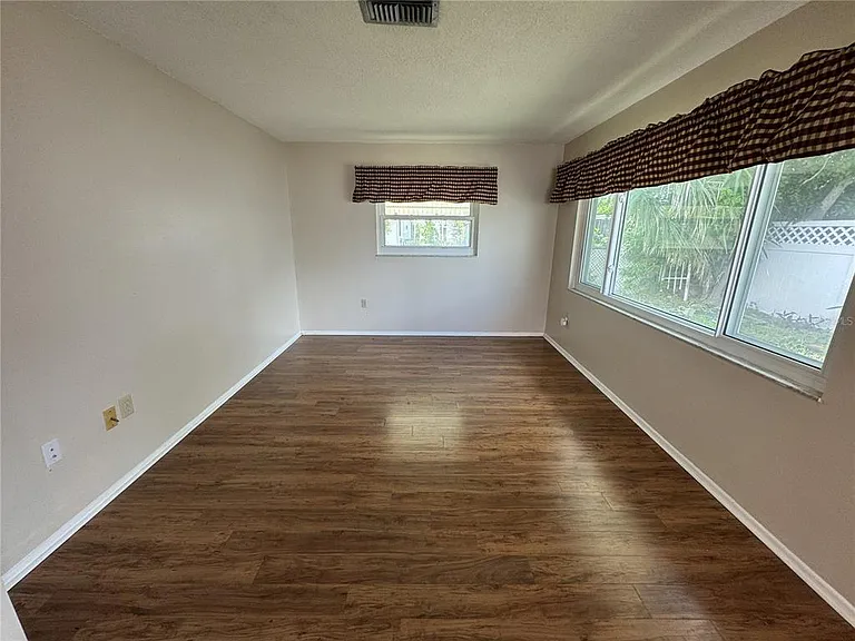 517 Mount Vernon Dr — Photo 4