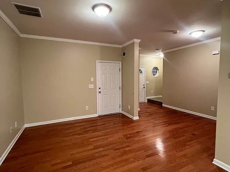 321 Village Dr — Photo 6
