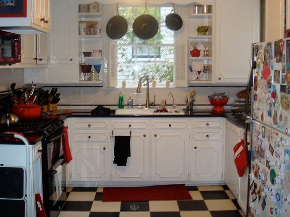 Kitchen (granite counters)