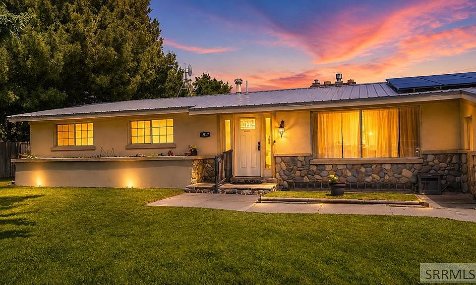 1st image of 1917 Riviera Cir
