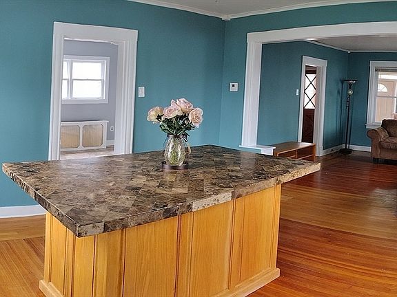 5th image of 47 Davenport St