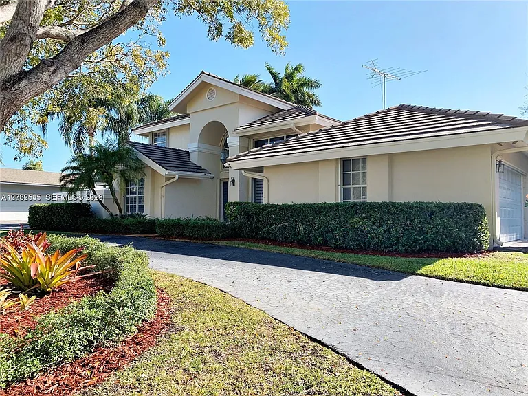 8224 SW 178th Ter — Photo 3