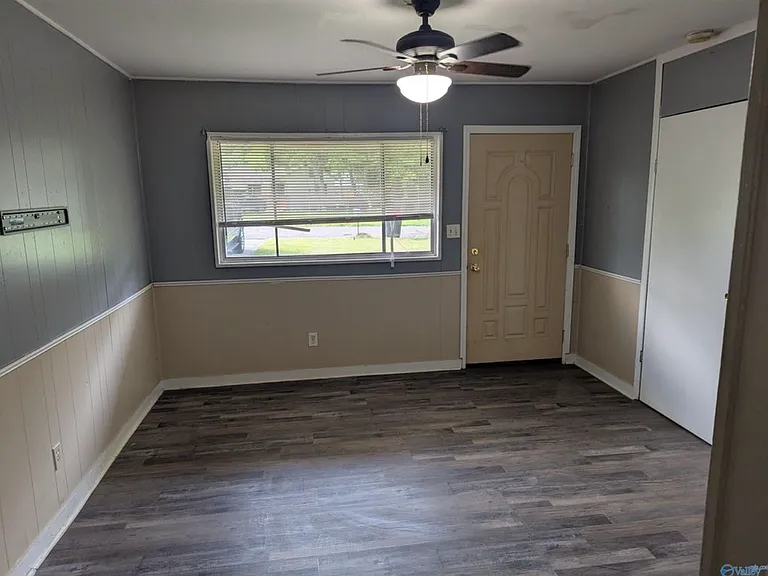 204 Carolyn Ln — Photo 2