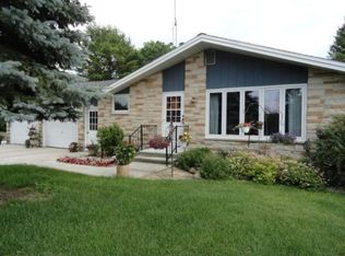 3921 Bluebird Dr, Stevens Point, WI 54482