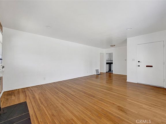 5th image of 12759 Oxnard St