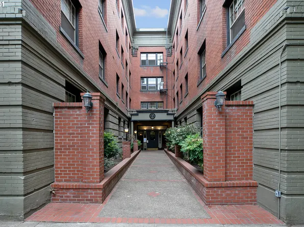 2109 NW Irving St Unit 402, Portland, OR 97210