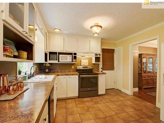 Cute oversized kitchen with so much storage