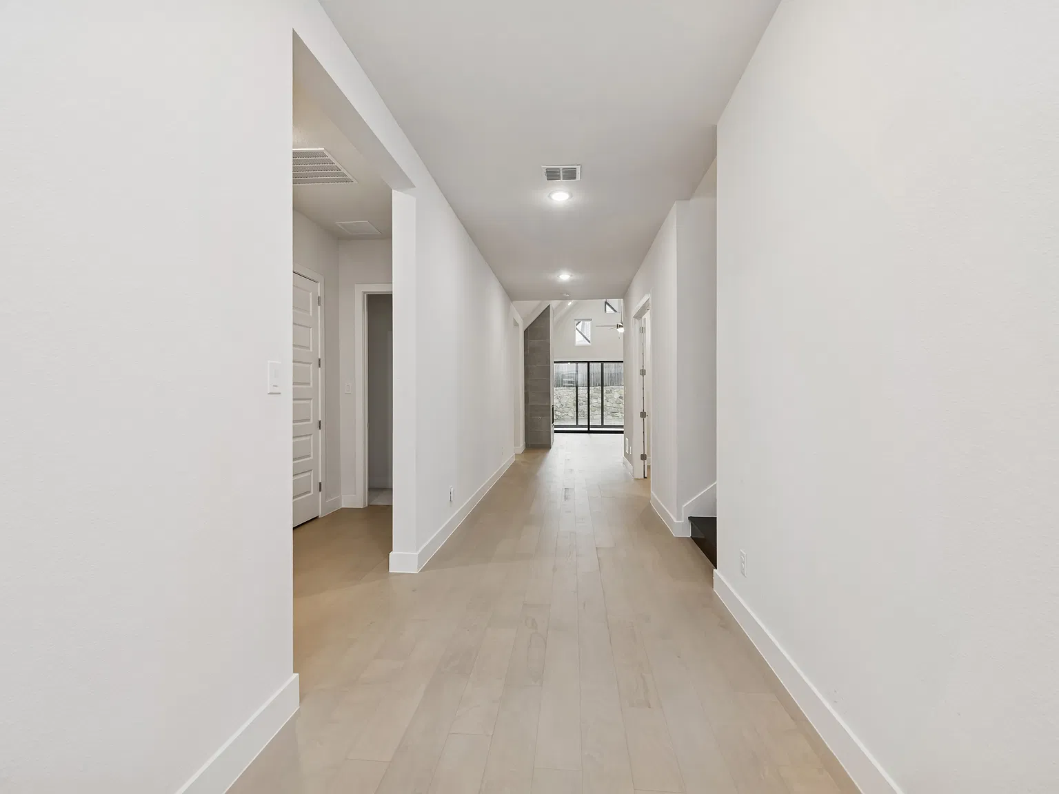 4 bed, 3428 sqft, $3,600 — Photo 3