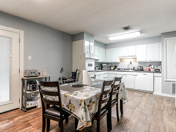 5th image of 312 Oaklawn Dr