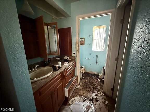 5th image of 2701 Palm Dr