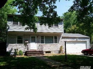 3 E Beech St, Central Islip, NY 11722