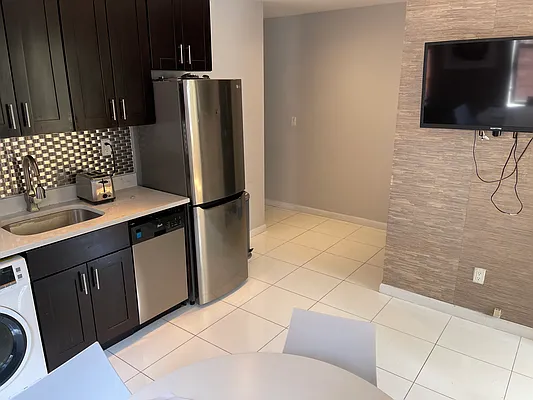 Rented by Bohemia Realty Group | media 23