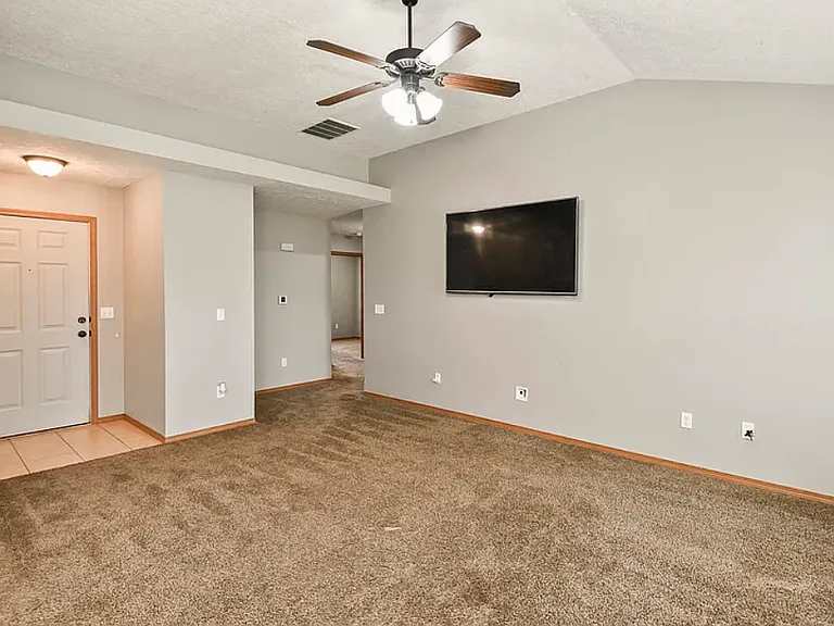 734 Logan St — Photo 4