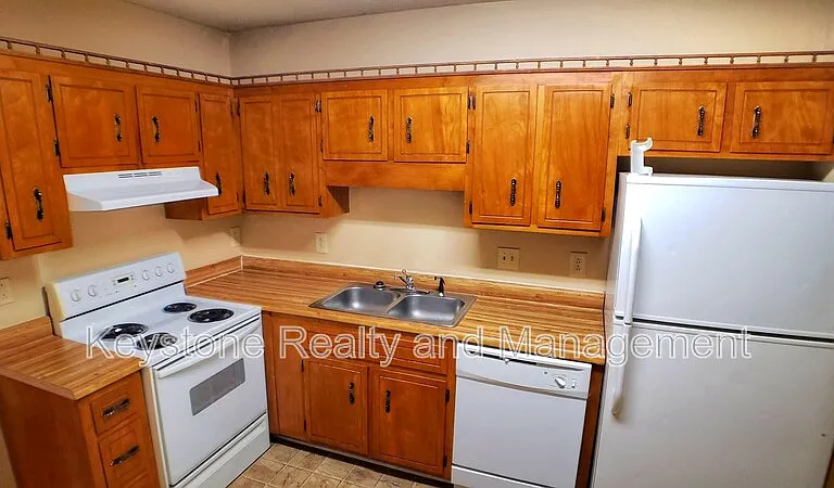 706 Peachers Dr #B — Photo 3