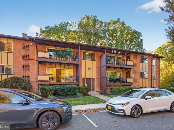 10171 Fair Woods Dr #301, Fairfax, VA 22030