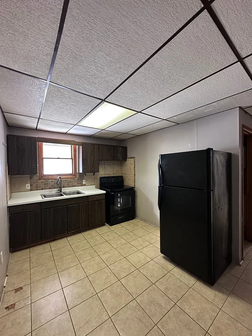 1 bed, 1.5 bath, 800 sqft, $950 — Photo 3