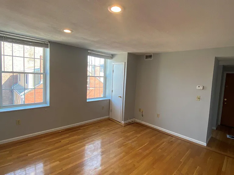 12 Parmenter St #4R — Photo 8