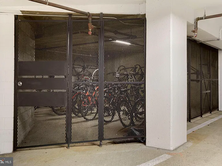2400 Clarendon Blvd #Penthouse 12 — Photo 33