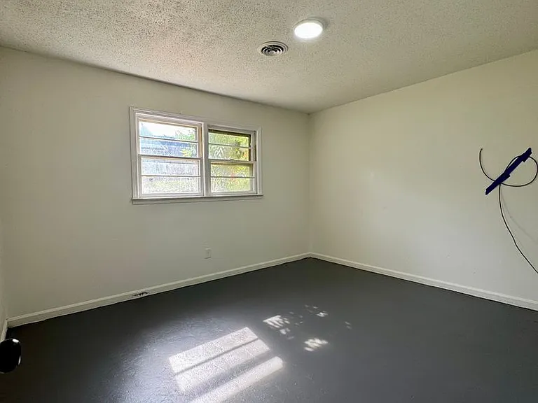 818 Taggart Ave #F — Photo 25