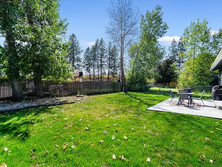 1820 N Burl Ln — Photo 5