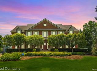 2933 Ambleside Ct, Rochester, MI 48306