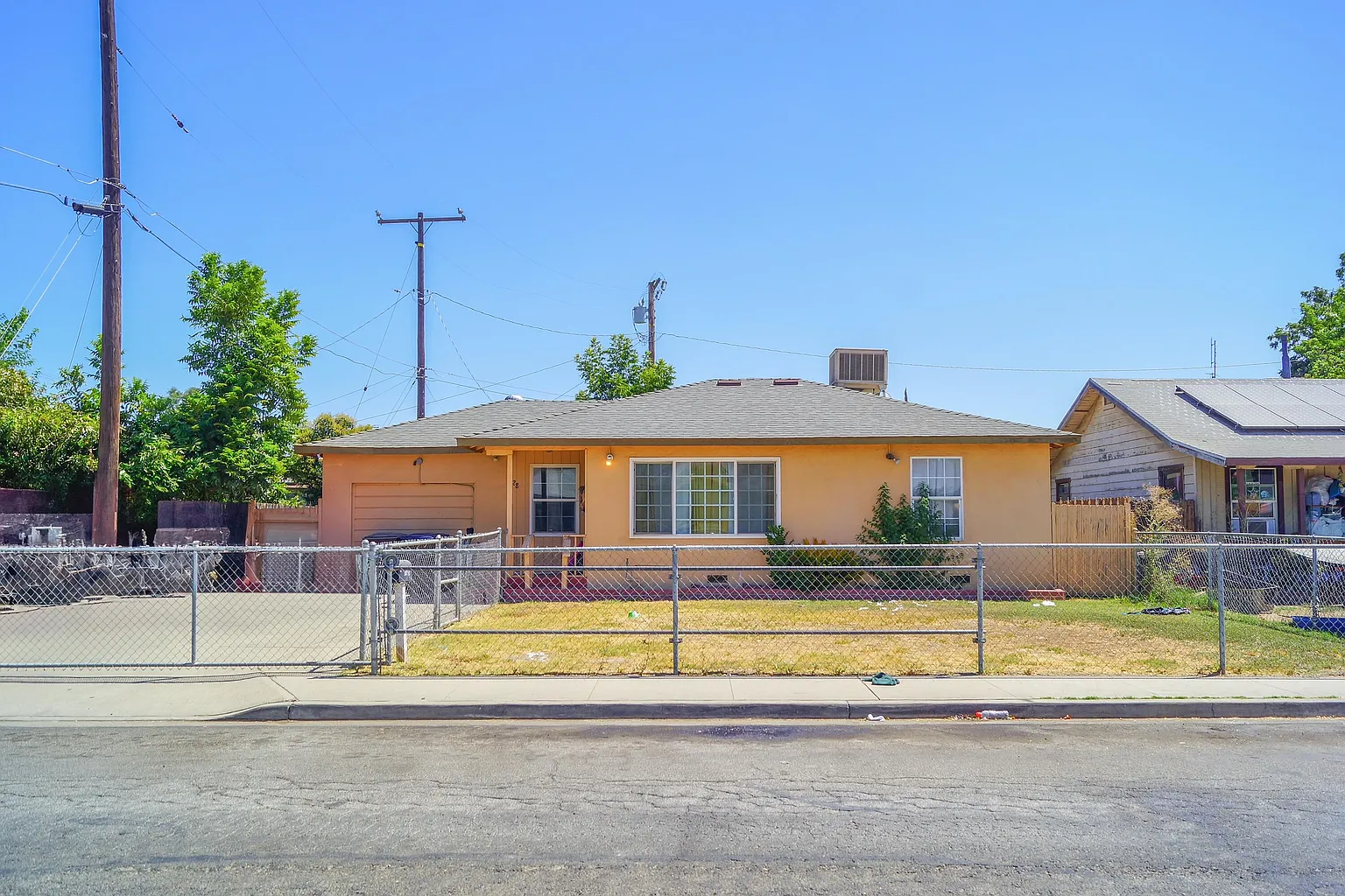 1328 N Leslie Street photo 1
