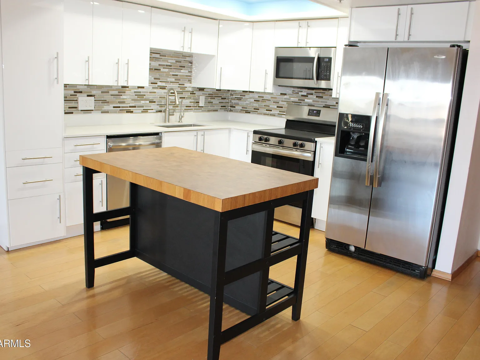2 bed, 2.0 bath, 1200 sqft, $1,890 — Photo 2