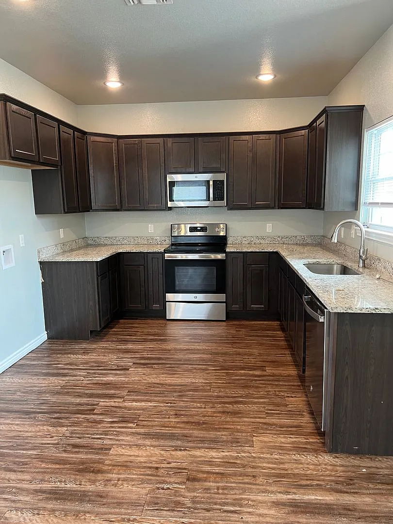 119/121 Village North Circle — Photo 4