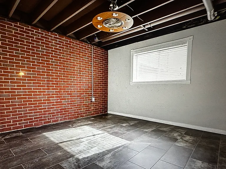 638 Country Village Dr — Photo 2
