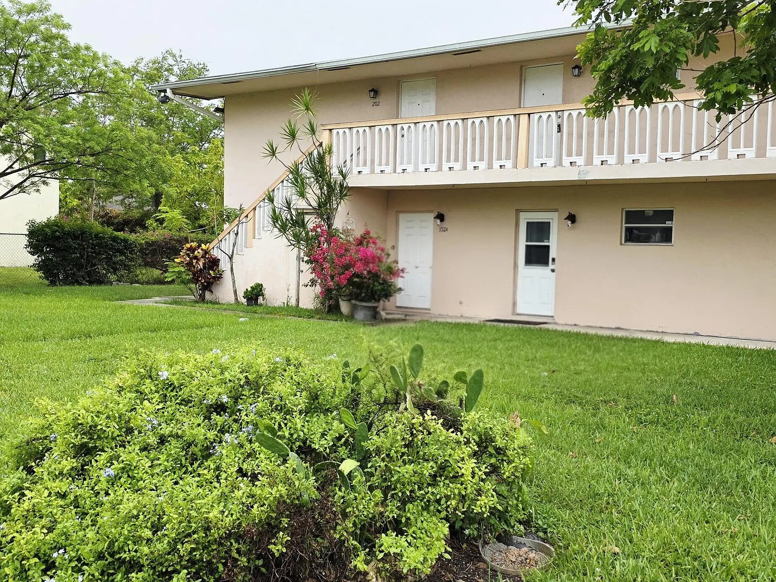 3 bed, 2.0 bath, 1150 sqft, $2,150 — Photo 2