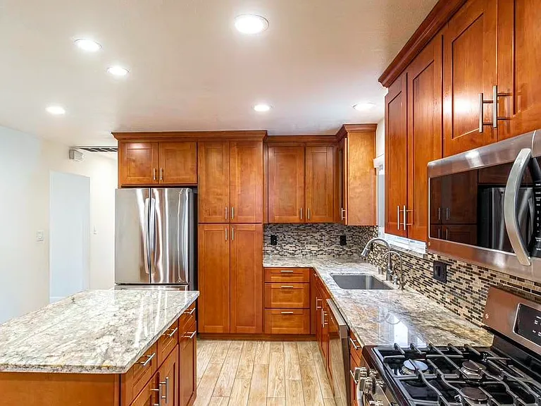 1402 Floyd Ave — Photo 11