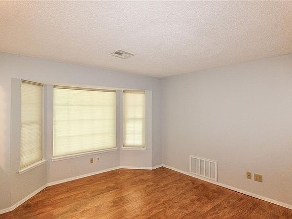 4th image of 2705 9th Ave NE