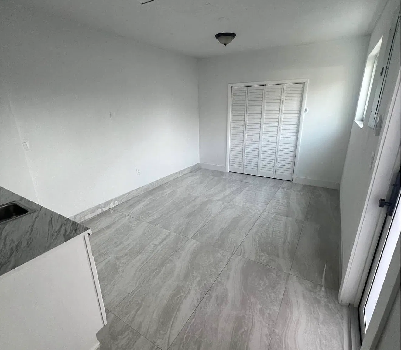 1 bed, 200 sqft, $1,200 — Photo 2