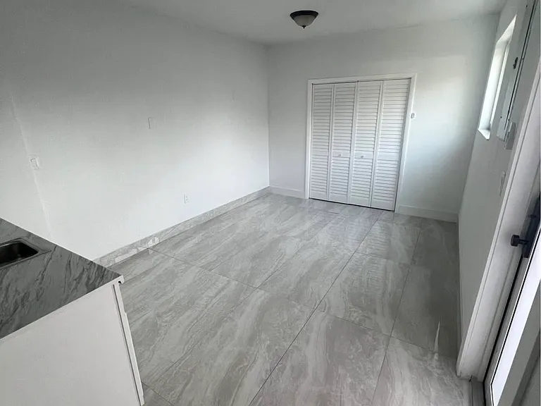 SW 117th Ave — Photo 3