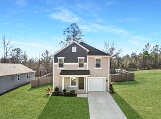 28 York Ct, Spring Lake, NC 28390