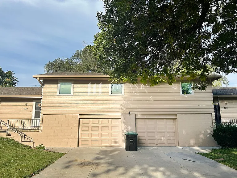 2612 S 61st Ave — Photo 2