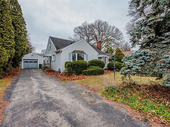 3rd image of 385 Pemberton Rd