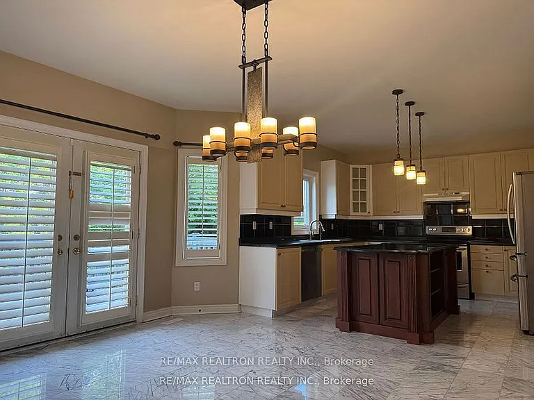 21 Goldring Cres — Photo 8