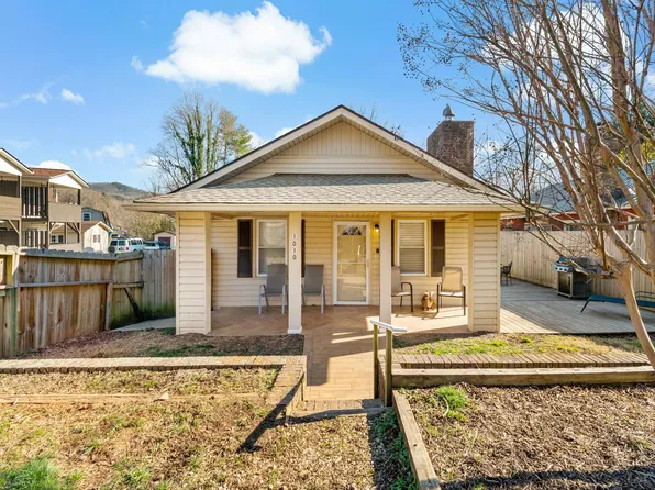 1010 Montreat Rd, Black Mountain, NC 28711