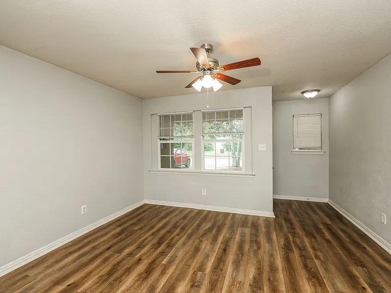1754 E Red Bird Ln — Photo 3