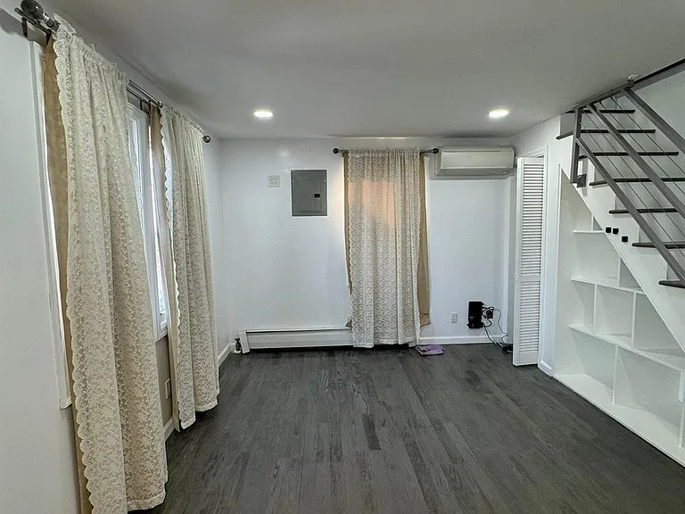 14334 222nd St — Photo 6
