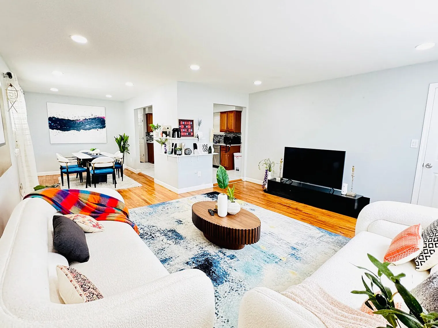 3 bed, 2.0 bath, $8,767 — Photo 2