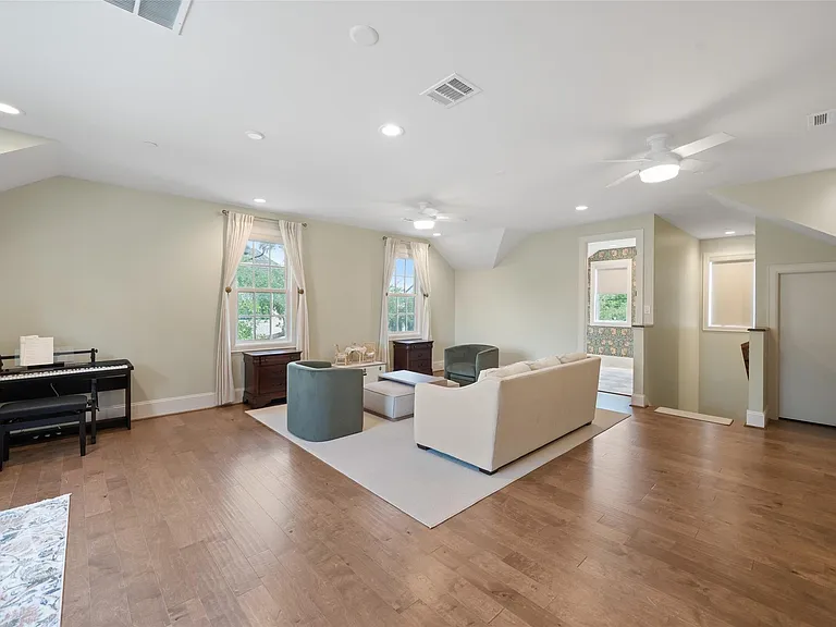 1110 Lone Star Dr — Photo 26