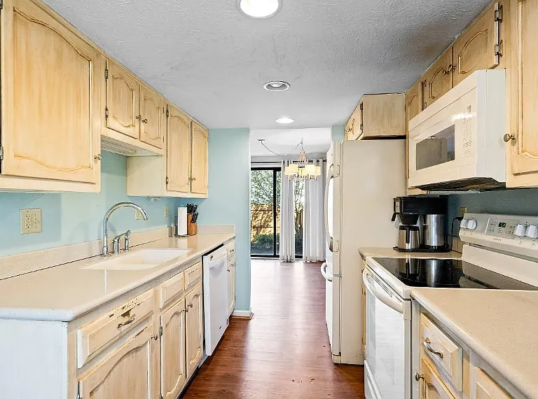 460 Dartmouth Cir #460 — Photo 11