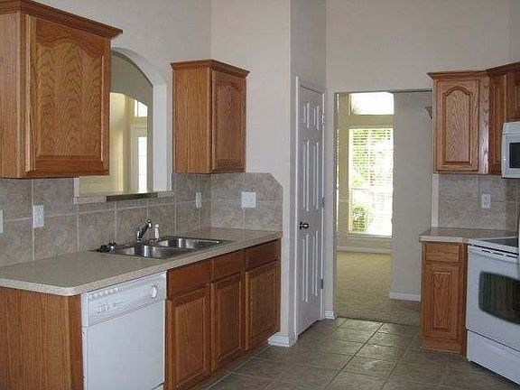 3rd image of 1109 Westend Dr